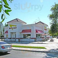 In-n-out Burger outside