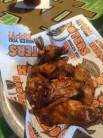 Hooters food