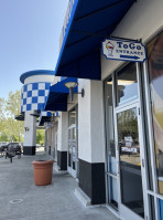 Leatherby's Family Creamery outside