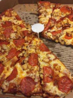 Round Table Pizza food