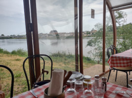 Les Terrasses De L'ile food