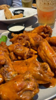 Pluckers Wing Bar food