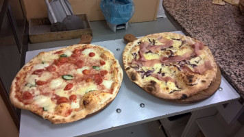 Pizzeria Fast Food Stuzzico Di Borelli Giovanni food