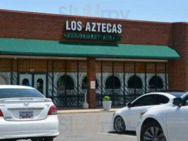 Los Aztecas outside