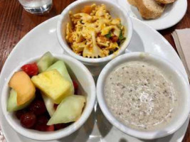 La Madeleine food
