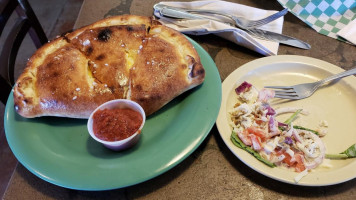 Growler's Pizza Grill food