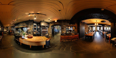 Auberge Le Saint-Gabriel inside