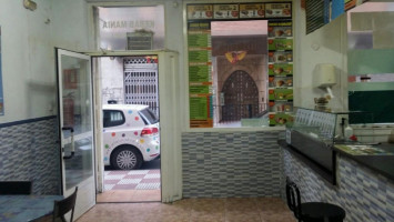 Pizzeria Kebab Mania inside