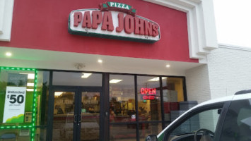 Papa Johns outside