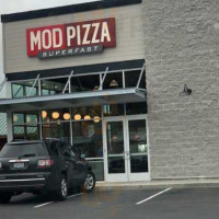 Mod Pizza outside