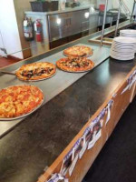 Round Table Pizza food