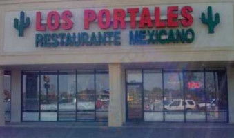 Los Portales Mexicano outside