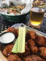 Winking Lizard Tavern food