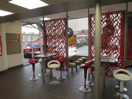 KFC COOMA inside