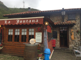 La Jontana outside