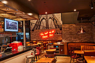 TGI Fridays Restaurant & Bar inside