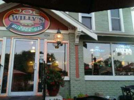 Joe Willy's Burger outside