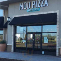 Mod Pizza outside