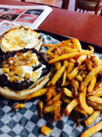 Lakeview Burger & Diner food