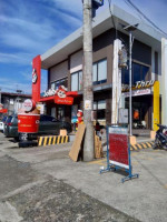 Jollibee outside