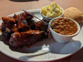 Arnold's BBQ Grill food