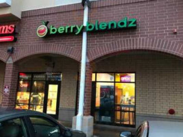 Berry Blendz outside