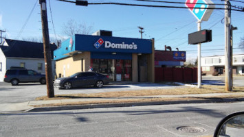 Domino's Pizza outside