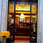 Caffe Venanzetti inside