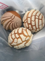 Reyna's Bakery food