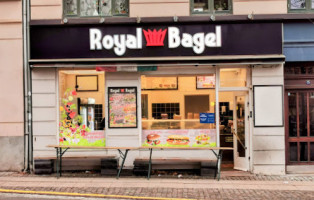 Royal Bagel outside