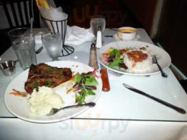 Willies Steak House food