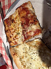 Isa's Pizza food