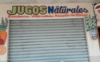 Jugos Naturales outside