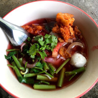 ร้านก๋วยจั๊บป้าจมริมน้ำ food