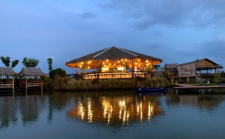 Tam Lun Thung Whitehouse Resort/cafe/ ตำลั่นทุ่ง outside