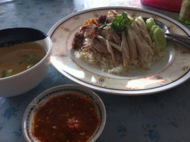 ร้านแอ๋วข้าวมันไก่ food