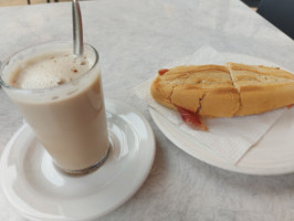 Cafeteria Capricho food