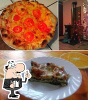 Pizzeria Adrianna food