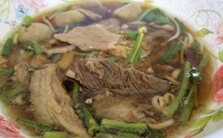 ร้านชุลีรัตน์ ก๋วยเตี๋ยวเฝอ food