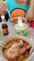 ร้านก๋วยเตี๋ยวห้าแยกต้มยำ food