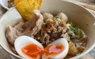 ร้านก๋วยเตี๋ยวต้มยำนำโชค food