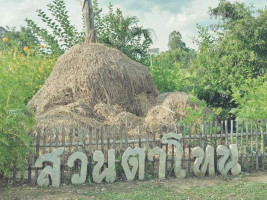 สวนตาโทน ณ สะพานไม้ร้อยปี food