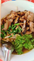 ลุงจอด ก๋วยเตี๋ยวหมูตุ๋น food