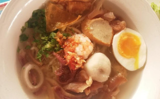 ร้านก๋วยเตี๋ยว เย็นตาโฟ แอนมาลี food