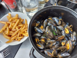 La Moule A Facettes food