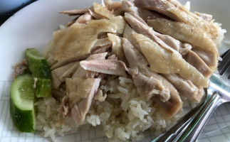 ร้านข้าวมันไก่แม่ปรานอม สาขา เบญจทรัพย์ food