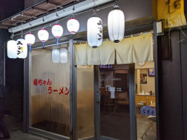 Lóng ちゃんラーメン inside