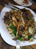 Yakisoba Guzzi food