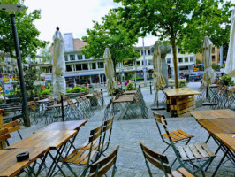 Le Pain Quotidien inside