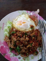 ส้มตำป้านอม food